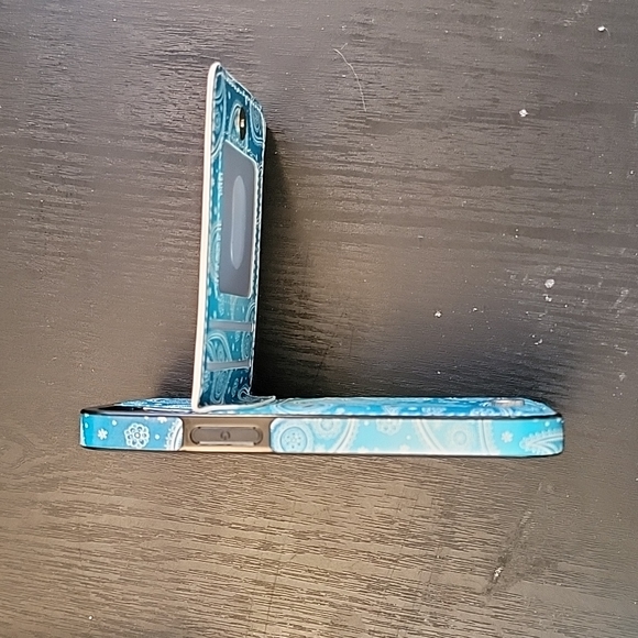 Phone case - Picture 3 of 7